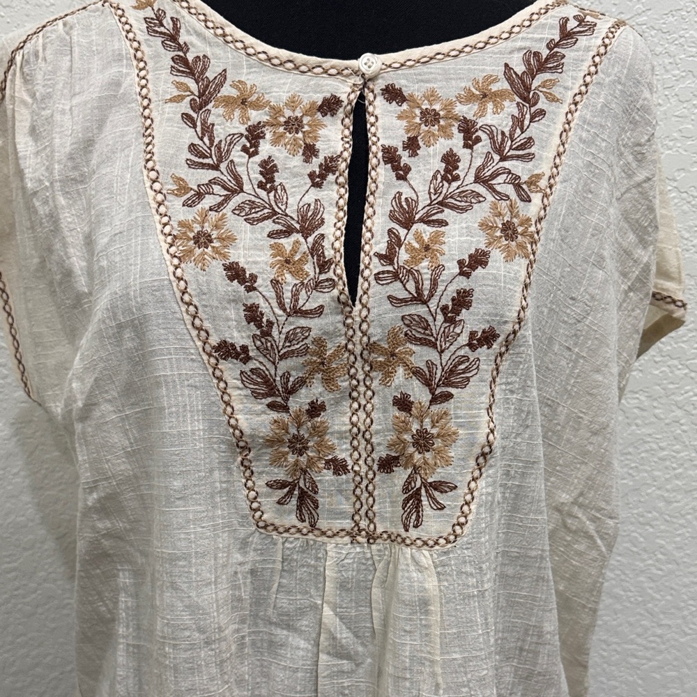 Max Studio Beige Top with Floral Embroidery - Picture 6 of 9